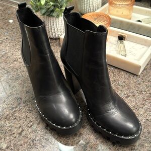 Antonio Melani Paiva Lug Sole Chelsea Boots Size 9.5 Leather Studded Sole.